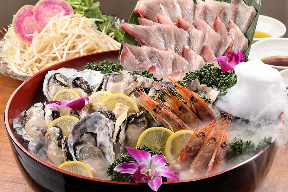 海宝しゃぶしゃぶ-鰹たっぷりの出汁で、天然ぶり、三重県産牡蠣、生赤海老を贅沢にしゃぶしゃぶ